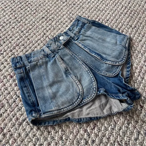 NEW Size 26 Free People We The Free Prince Street Medium Wash Denim Micro Shorts