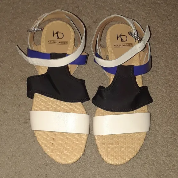 NEW size 8.5 Kelsi Dagger Flat Sandals