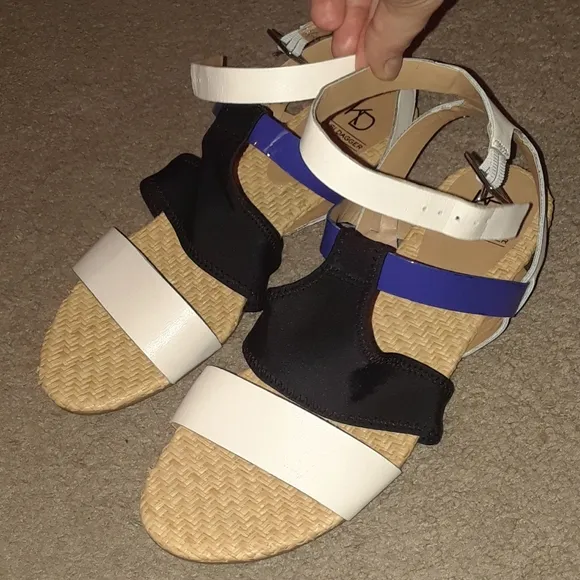 NEW size 8.5 Kelsi Dagger Flat Sandals
