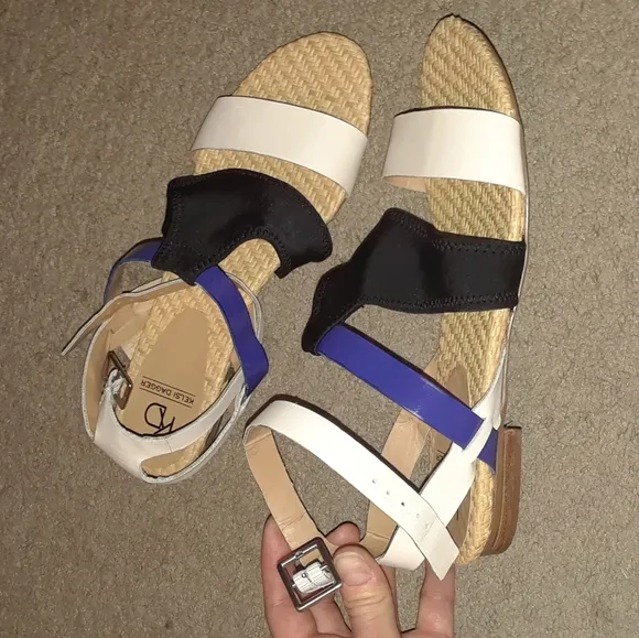NEW size 8.5 Kelsi Dagger Flat Sandals