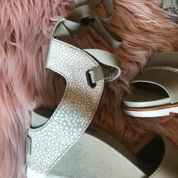 NEW Sorel Joanie wrap wedge heel sandals