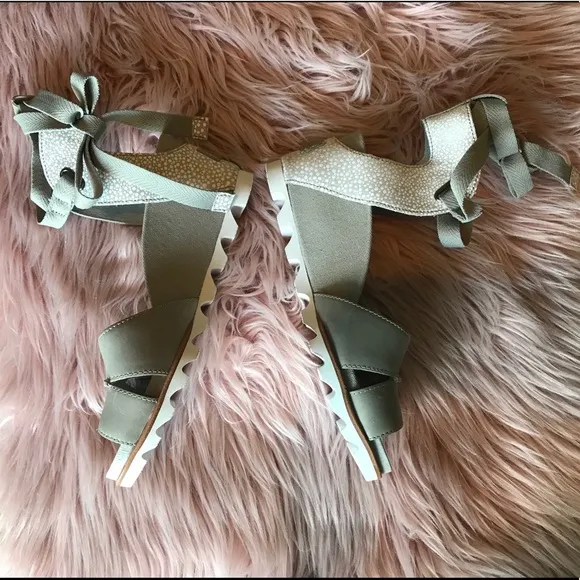 NEW Sorel Joanie wrap wedge heel sandals