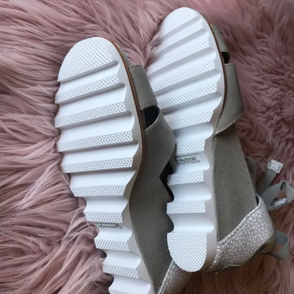 NEW Sorel Joanie wrap wedge heel sandals