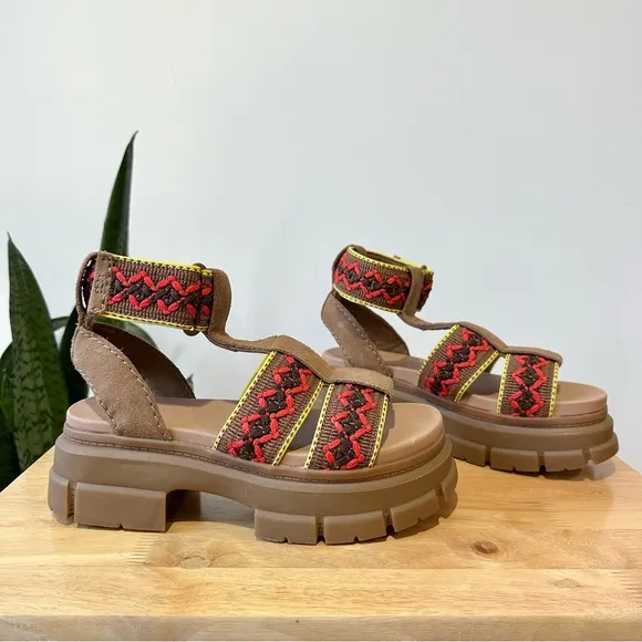 NEW Ugg Ashton Heritage Embroidered Lug Sandals