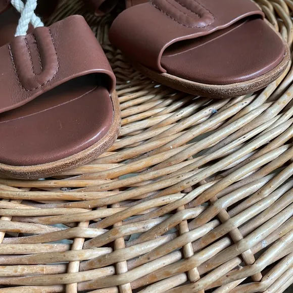 NEW Vince beautiful brown leather wrap around rope wedge sandals