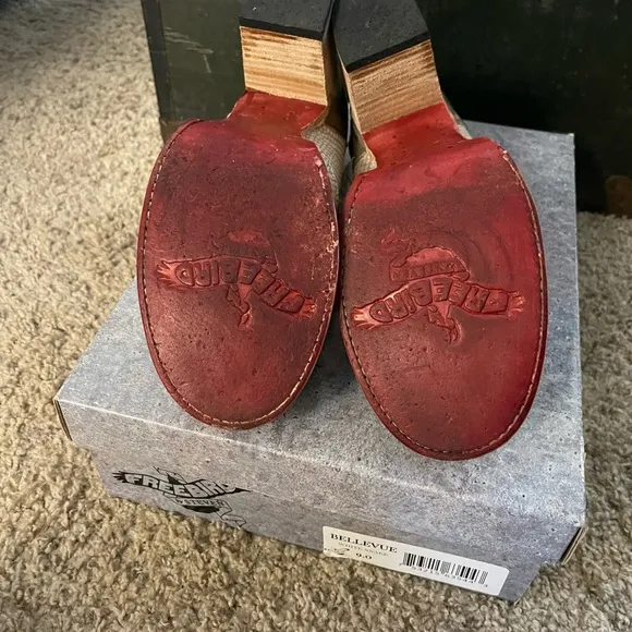 NIB Freebird by Steven Bellevue in White Croc in a Size 9.