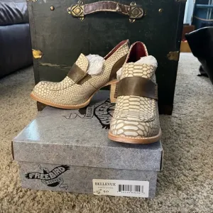 NIB Freebird by Steven Bellevue in White Croc in a Size 9.