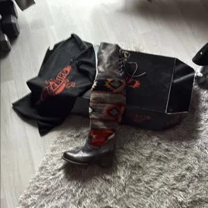 NIB! Freebird Knee-High Leather Boots with Patterned Knit Sz 7