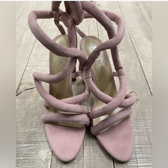 NIB Suede Strappy Puff Lace Block Heel Dakota Sandal The Mode Collective