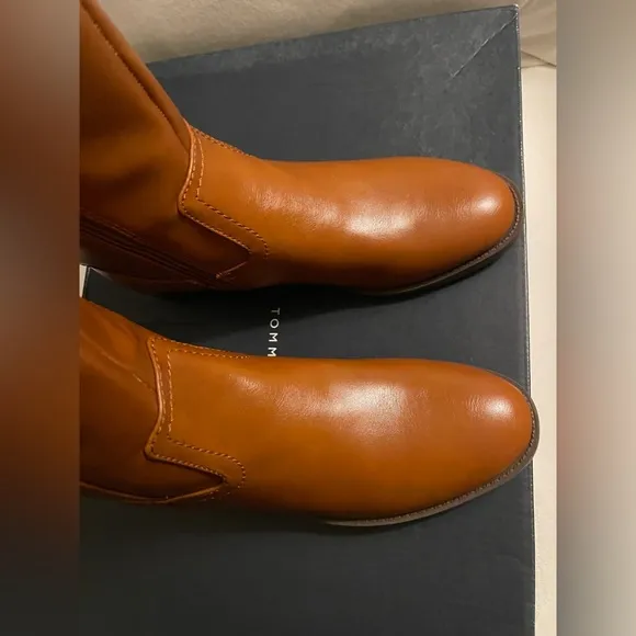 NIB Tommy Hilfiger Imina Almond Toe Knee High Boots Size 5.5