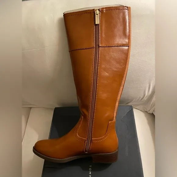 NIB Tommy Hilfiger Imina Almond Toe Knee High Boots Size 5.5