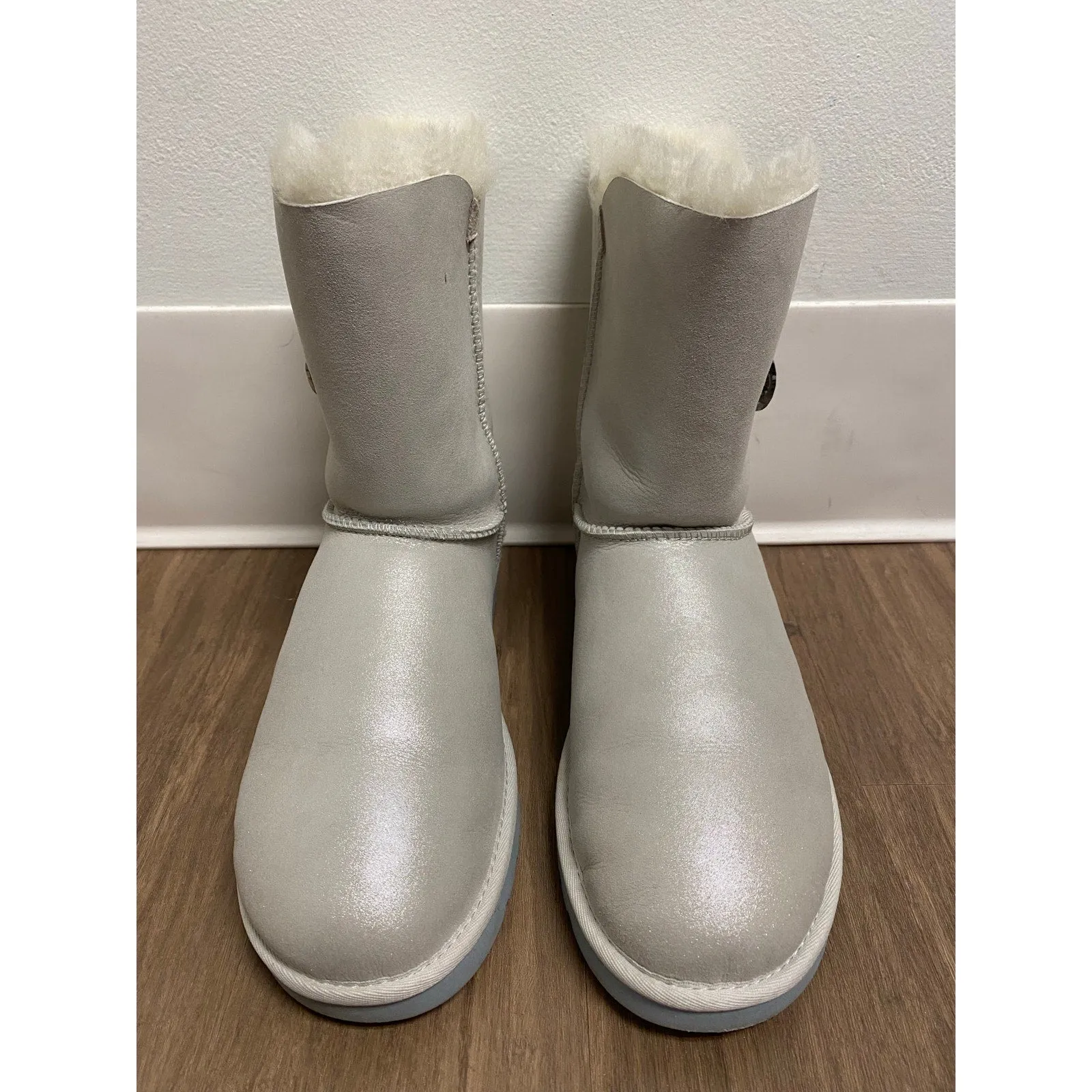 NIB Ugg White Sparkles I Do! Boots Sz 9