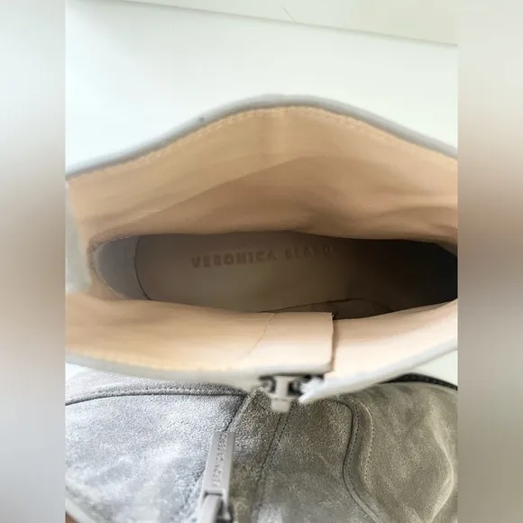 NIB Veronica Beard Kinsley Chelsea boot sz 8, Taupe suede orig $395