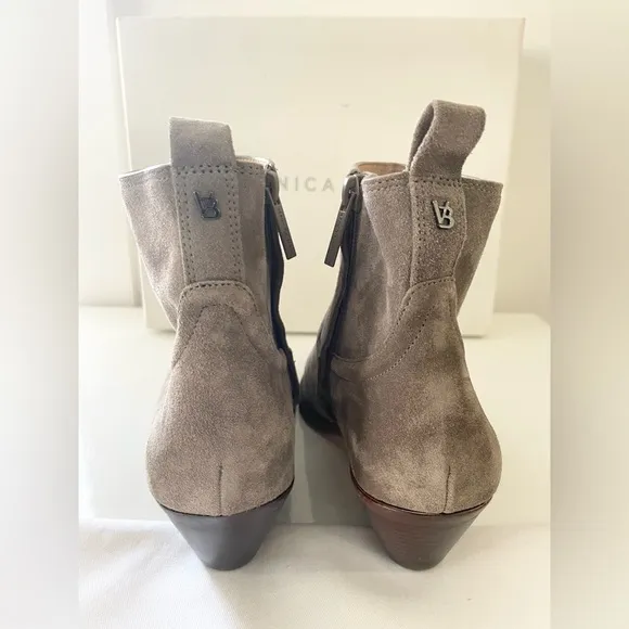 NIB Veronica Beard Kinsley Chelsea boot sz 8, Taupe suede orig $395