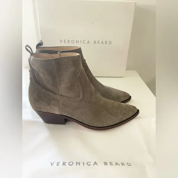 NIB Veronica Beard Kinsley Chelsea boot sz 8, Taupe suede orig $395