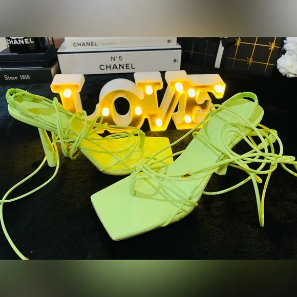 NIB🎀❤️‍🔥GIA/RHWNeon Green Gladiator Sandals.