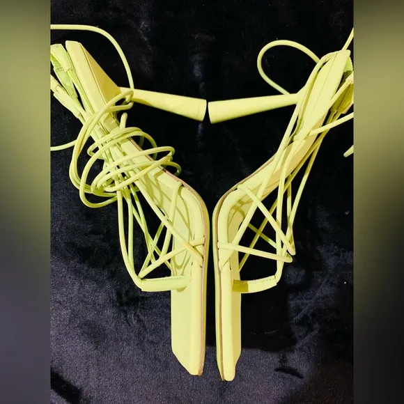 NIB🎀❤️‍🔥GIA/RHWNeon Green Gladiator Sandals.