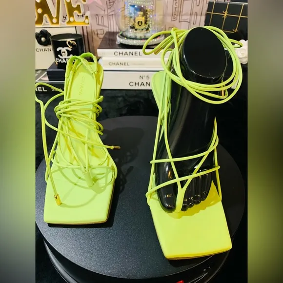 NIB🎀❤️‍🔥GIA/RHWNeon Green Gladiator Sandals.