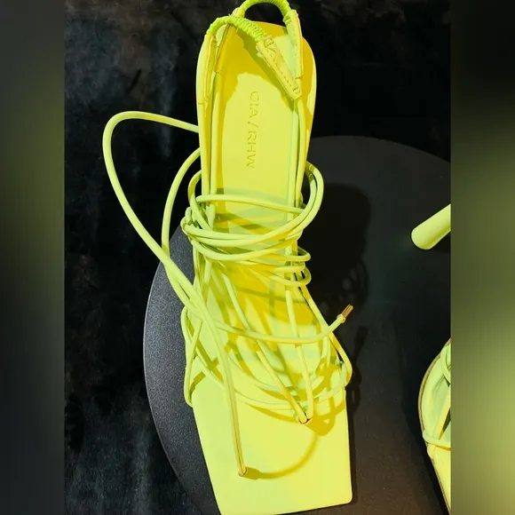 NIB🎀❤️‍🔥GIA/RHWNeon Green Gladiator Sandals.