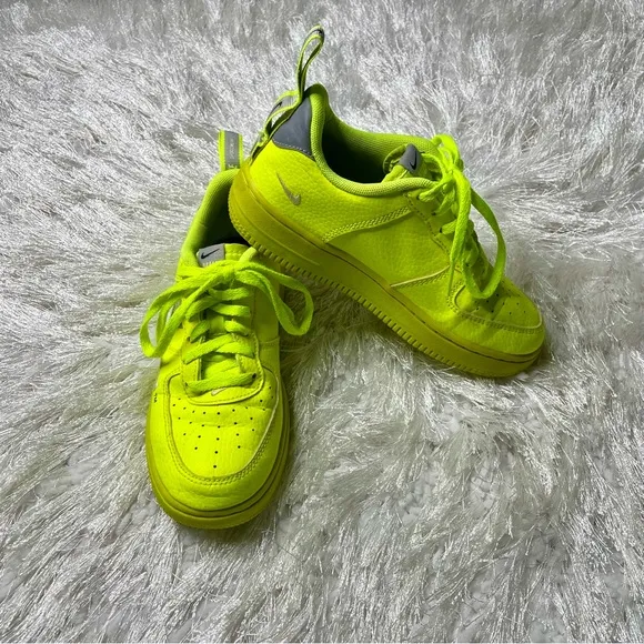 Nike Air Force 1 '07 LV8 Overbranding Utility GS Yellow Size 1.5 Youth Sneakers