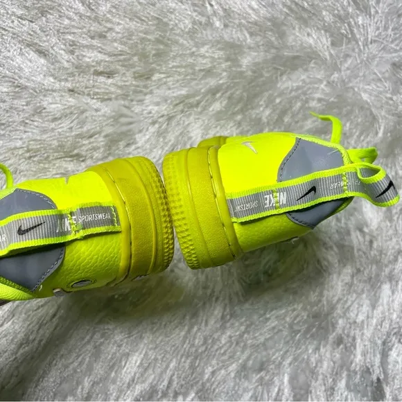 Nike Air Force 1 '07 LV8 Overbranding Utility GS Yellow Size 1.5 Youth Sneakers