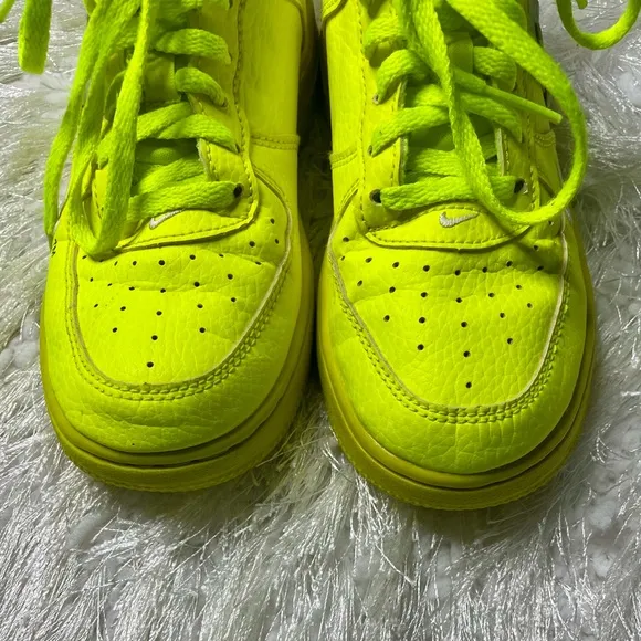 Nike Air Force 1 '07 LV8 Overbranding Utility GS Yellow Size 1.5 Youth Sneakers