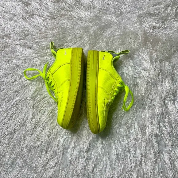 Nike Air Force 1 '07 LV8 Overbranding Utility GS Yellow Size 1.5 Youth Sneakers
