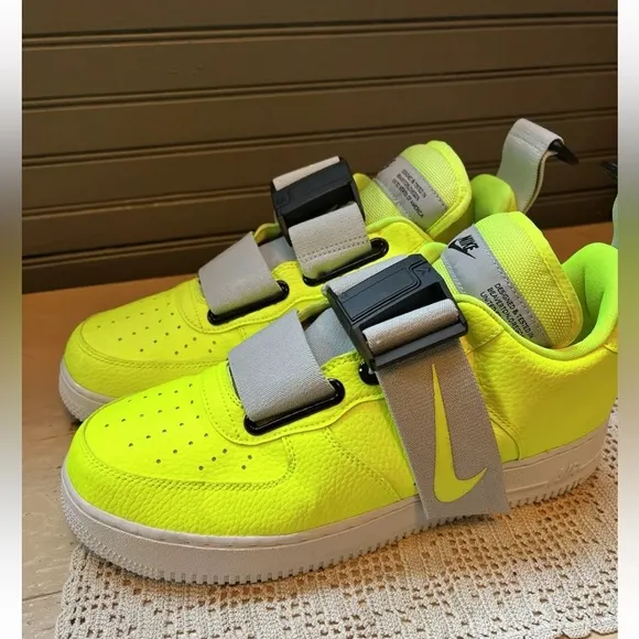 Nike Air Force 1 Low Utility Volt 2018 No Box mens size 10
