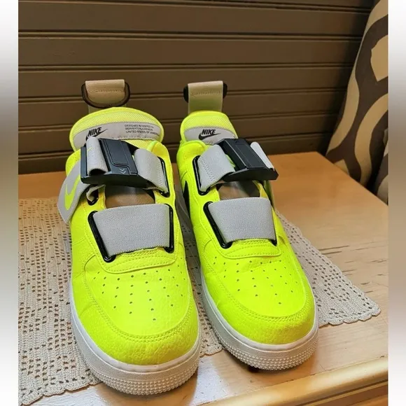 Nike Air Force 1 Low Utility Volt 2018 No Box mens size 10