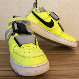 Nike Air Force 1 Utility Volt Mens Size US 9 Shoes Yellow Low Trainer Sneakers