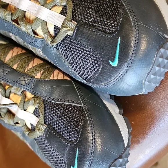 Nike Air Humara Men's Size 12 Sneakers in Like New Condition