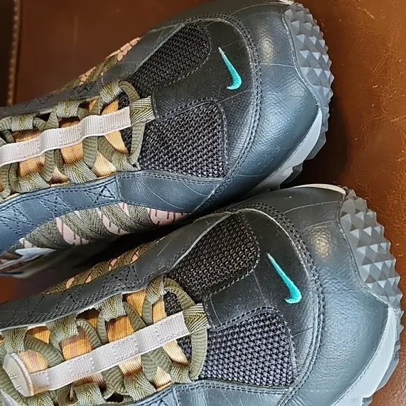 Nike Air Humara Men's Size 12 Sneakers in Like New Condition