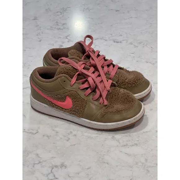 Nike Air Jordan Youth 1 Low Utility GS Teddy Bear Comfort Sneakers Sz 4.5 Beige‎
