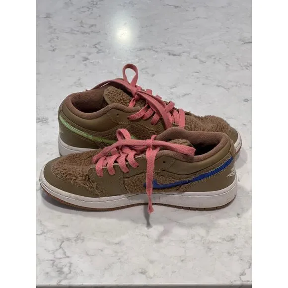 Nike Air Jordan Youth 1 Low Utility GS Teddy Bear Comfort Sneakers Sz 4.5 Beige‎