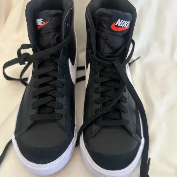 Nike Black Trail Blazer Mid 77 Size 5