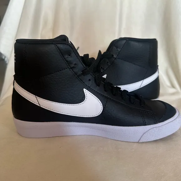 Nike Black Trail Blazer Mid 77 Size 5