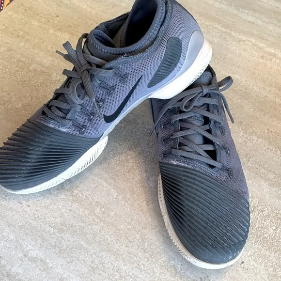NIKE grey sneakers, grey/pale pink soles, breathable mesh, swoosh. 9.5 EUC