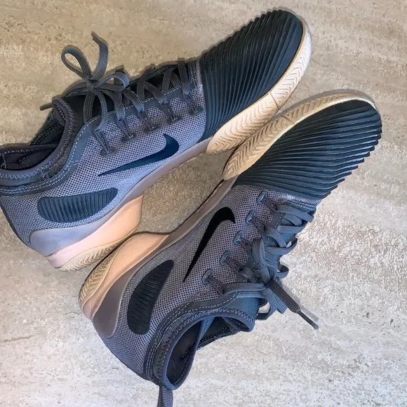 NIKE grey sneakers, grey/pale pink soles, breathable mesh, swoosh. 9.5 EUC