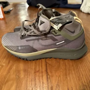 Nike Men’s Gortex Trail 4 Shoe Size 9 New Hike Run B1080