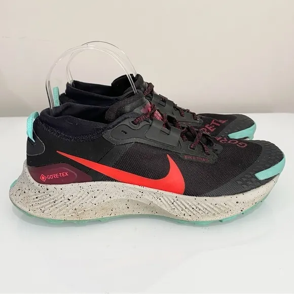 NIKE Men’s Pegasus Trail 3 Gore Tex Sneakers DC8793-002 Black Crimson Size 7.5