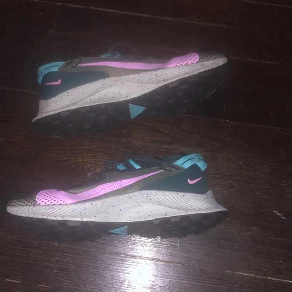 Nike Pegasus trail 2  sneakers seaweed/pink multicolor women’s size 11.5 NWOB