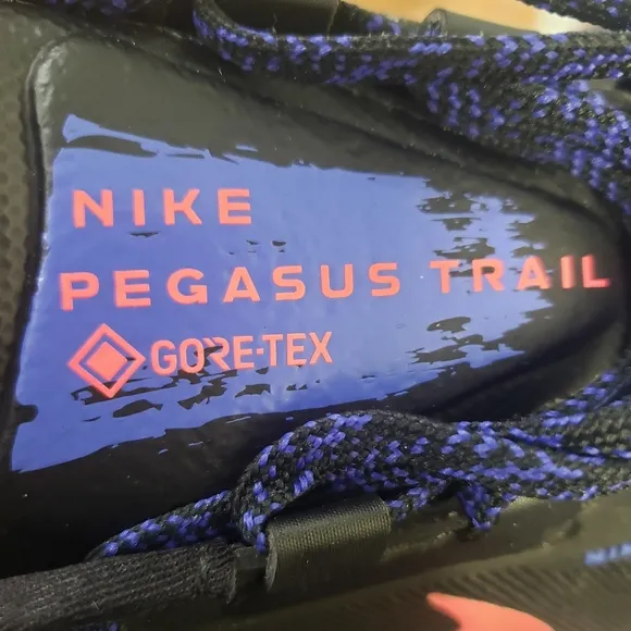 Nike Pegasus Trail 3 GTX Core-Tex Black Flash Crimson Hiking Sneakers Women 9.5