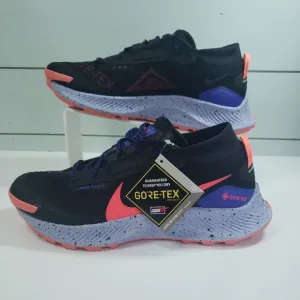 Nike Pegasus Trail 3 GTX Core-Tex Black Flash Crimson Hiking Sneakers Women 9.5