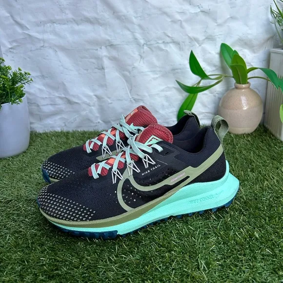 Nike Pegasus Trail 4&quot;Black/Alligator/Canyon Rust/MintTrail Running ShoeWomen6