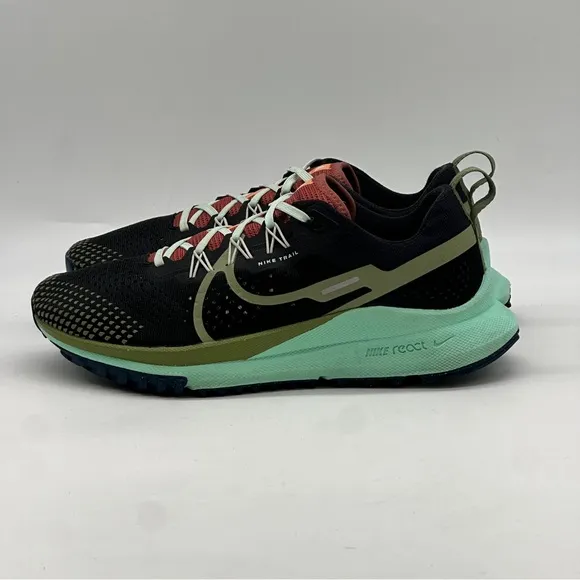 Nike React Pegasus Trail 4 Sneakers. Size 9