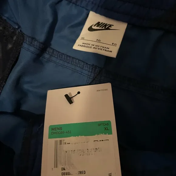 Nike SportswearMen's Woven Unlined Utility Pants size XL