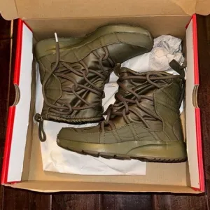 Nike Tanjun High Rise Phantom Sneaker Boots size 5