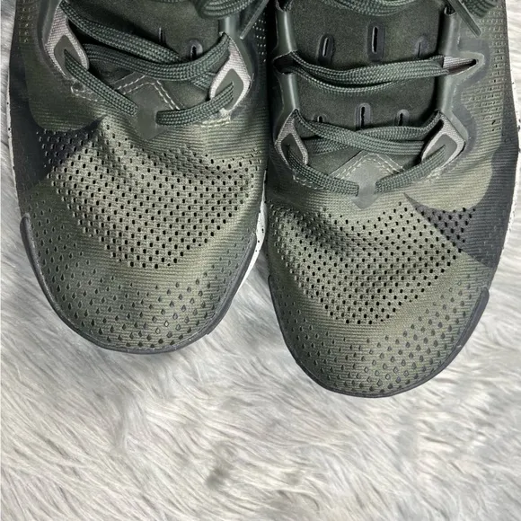 Nike trail 2 Pegasus sneakers running shoes cargo khaki green size 10.5