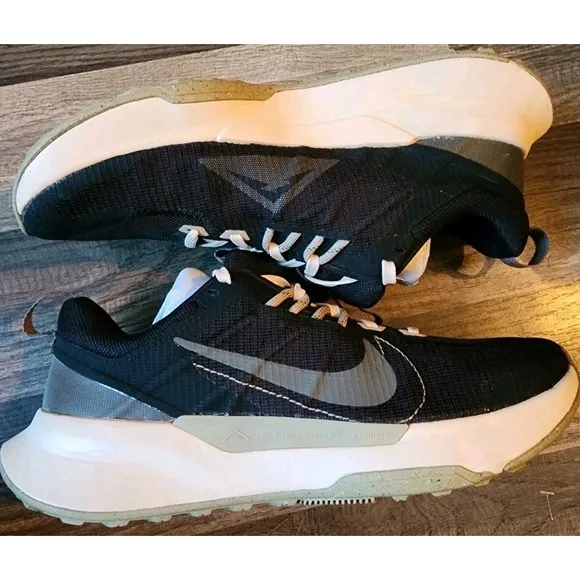 NIKE TRAIL JUNIPER 2 MENS SIZE 7 WOMENS SIZE 8.5 RUNNING SNEAKERS BLACK KHAKI