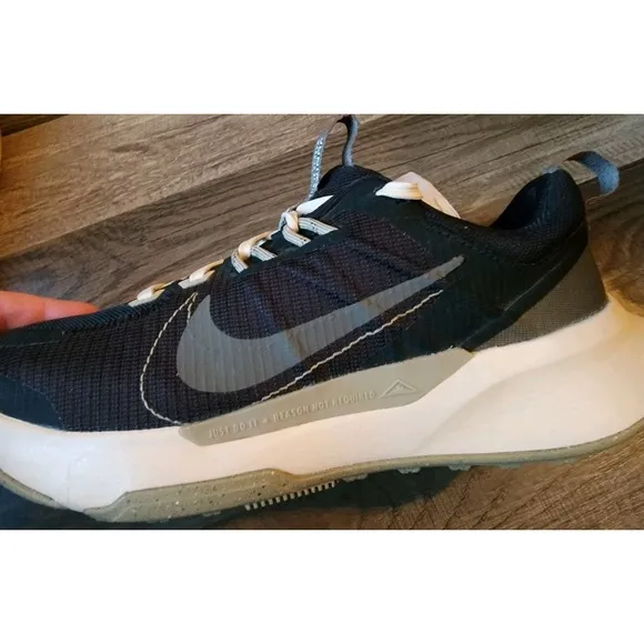 NIKE TRAIL JUNIPER 2 MENS SIZE 7 WOMENS SIZE 8.5 RUNNING SNEAKERS BLACK KHAKI